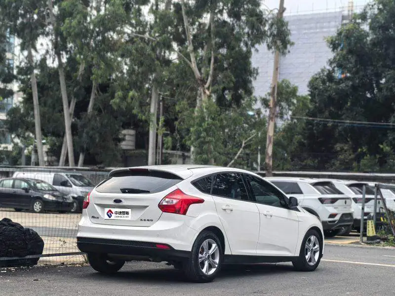 Fox 2012 Hatchback 1.6L Manual Fashion Edition — 6