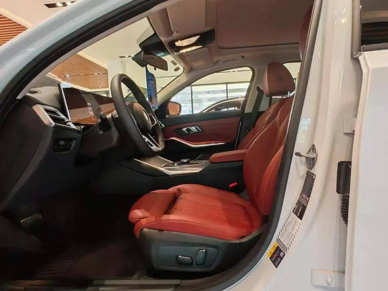 BMW i3 2025 eDrive 40 L Night Edition — 16