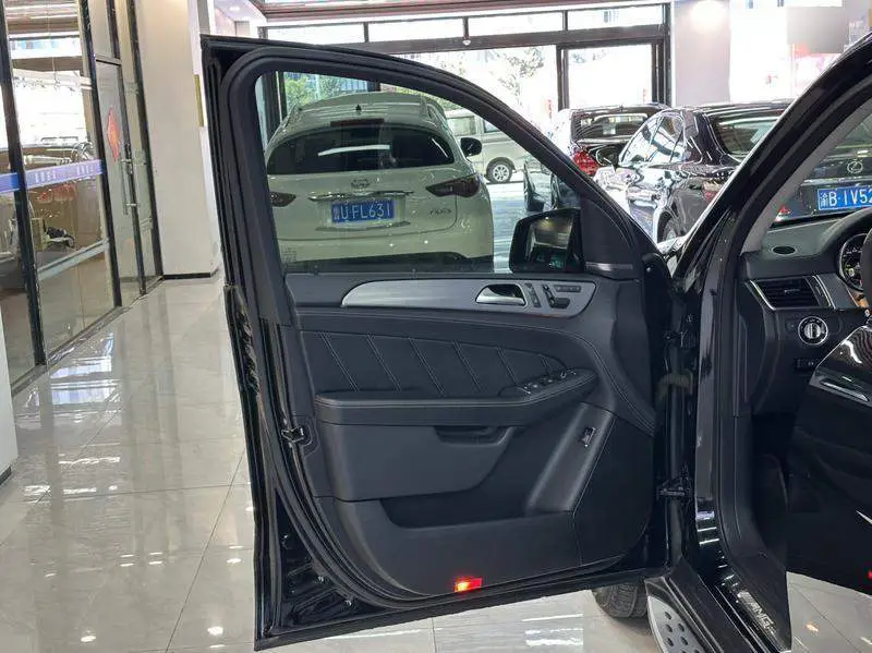 Mercedes-Benz M-Class AMG 2012 AMG ML 63 — 16