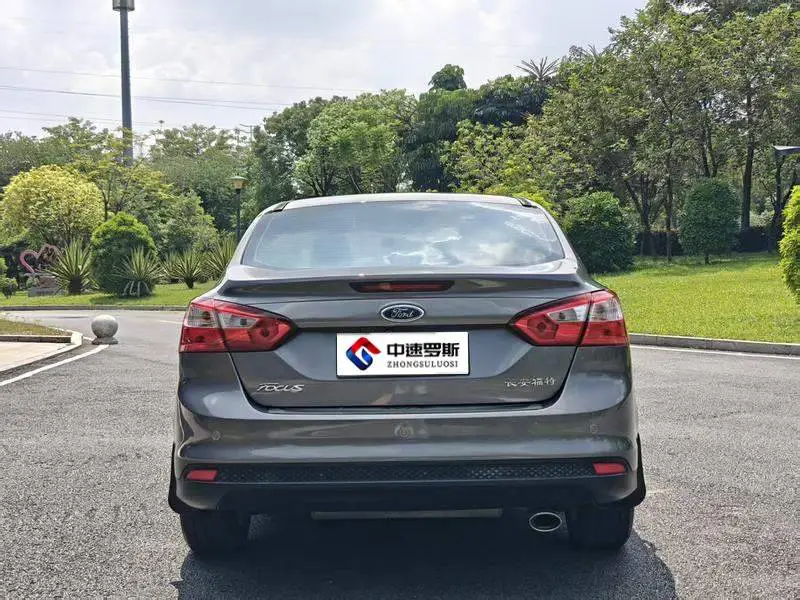 Fox 2012 Hatchback 1.6L Automatic Fashion Edition — 5