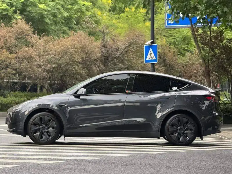 Model Y 2024 rear-wheel drive version — 3