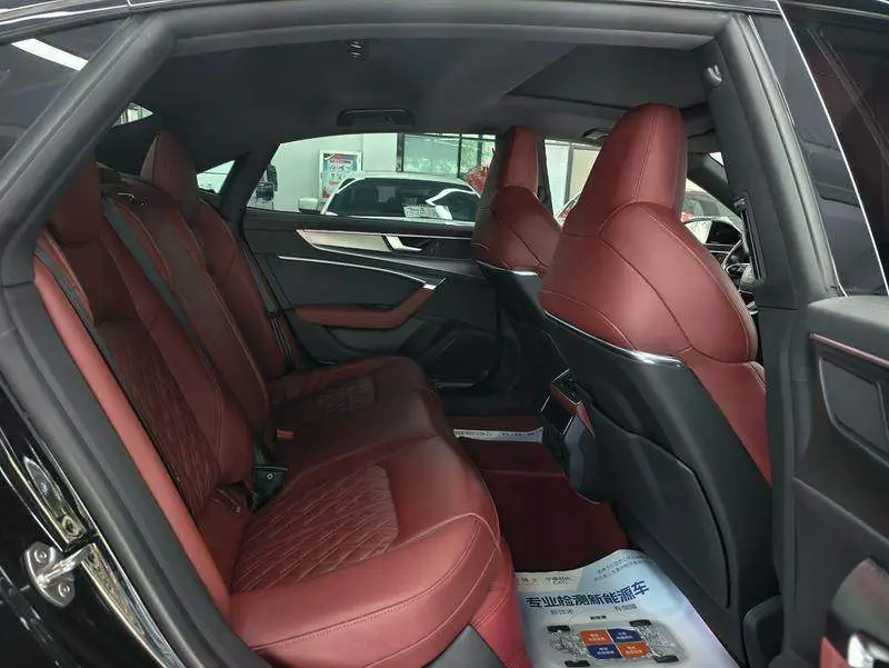 Audi A7L 2024 45 TFSI quattro S-line Shadow Warrior Edition — 13