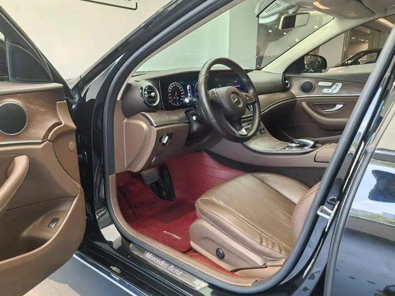 Mercedes-Benz E-Class 2018 E 300 L Fashion Edition — 12