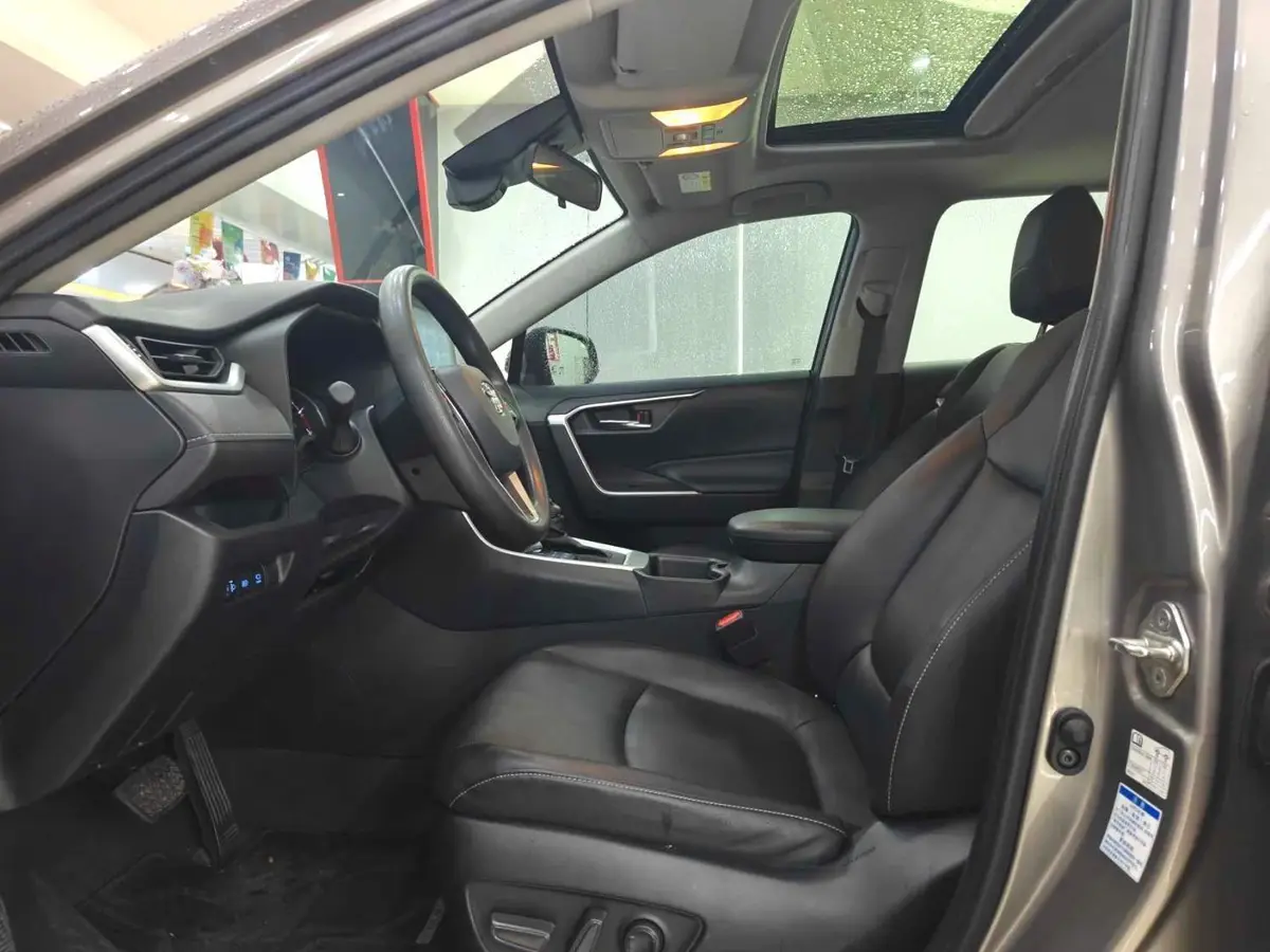 RAV4 Rongfang 2022 2.0L CVT 4WD Fashion Plus Edition — 6