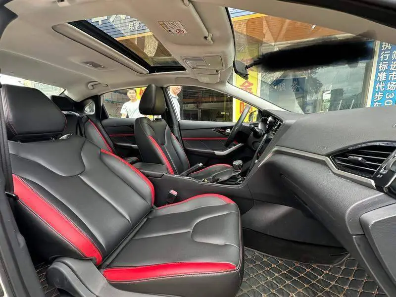 Venucia D60 2018 1.6L CVT Intelligent Link Elite Edition — 7