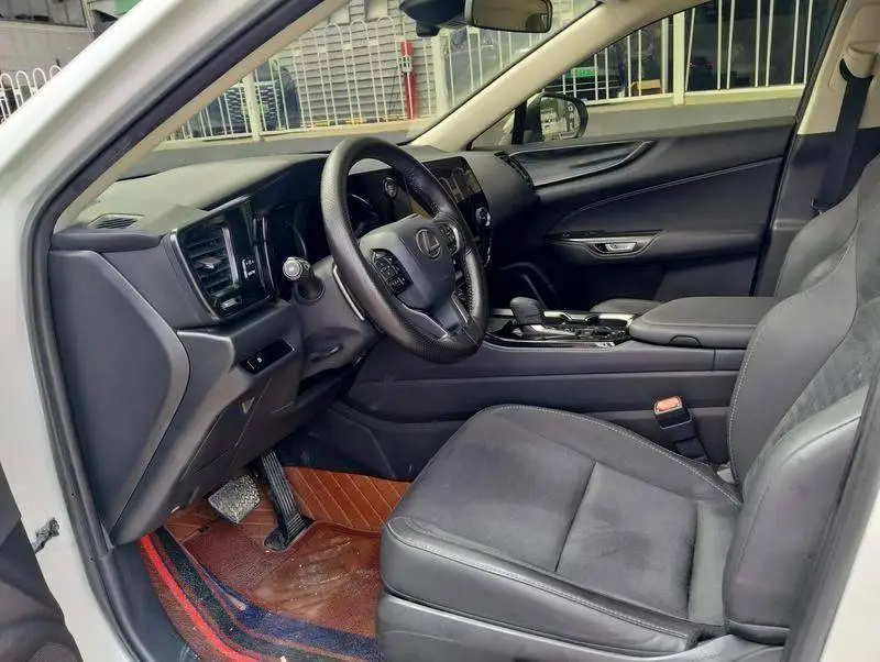 Lexus NX 2023 260 FWD Skyactiv — 16