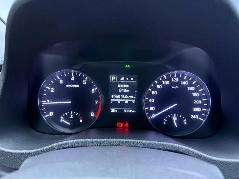 Leading 2018 1.6L Automatic 15th Anniversary Special Edition — 6