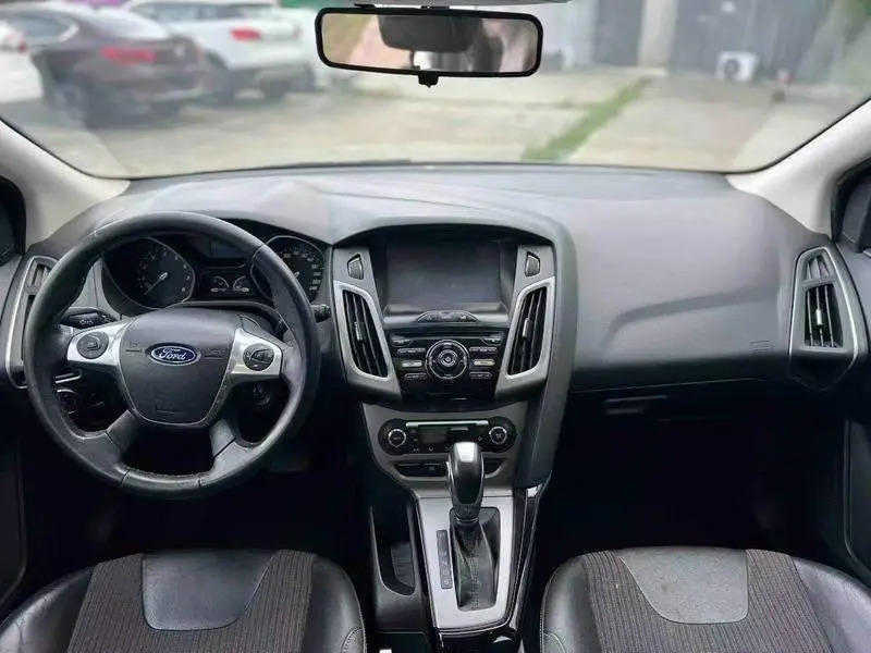 Fox 2012 Hatchback 1.6L Automatic Fashion Edition — 6
