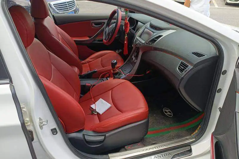 Elantra 2016 1.6L Manual Premium — 15