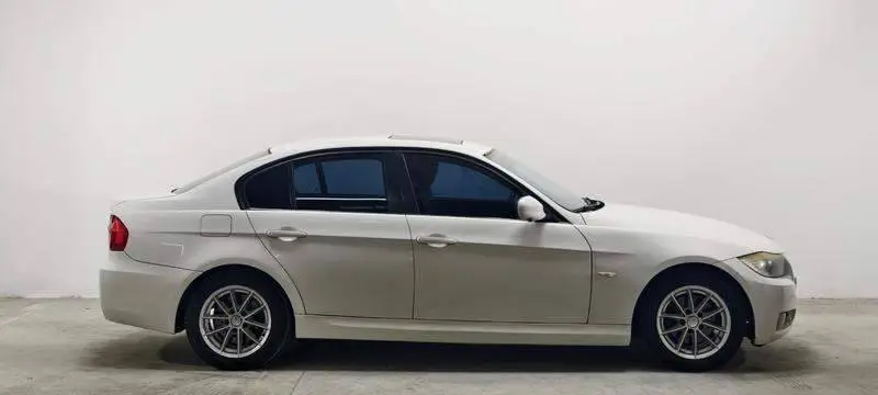 BMW 3 Series 2011 318i Leading Model — 8