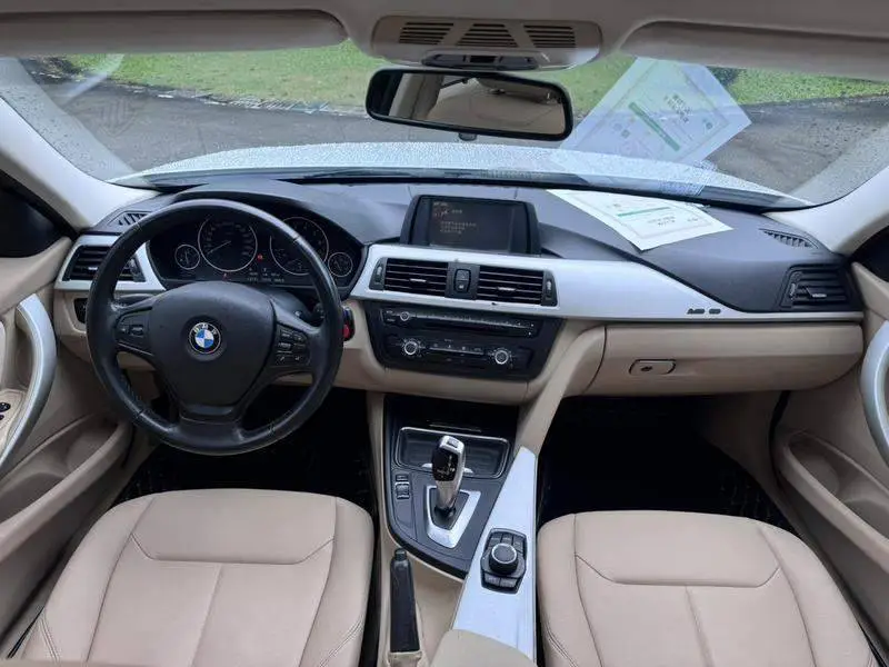 BMW 3 Series 2013 320i Progressive — 9