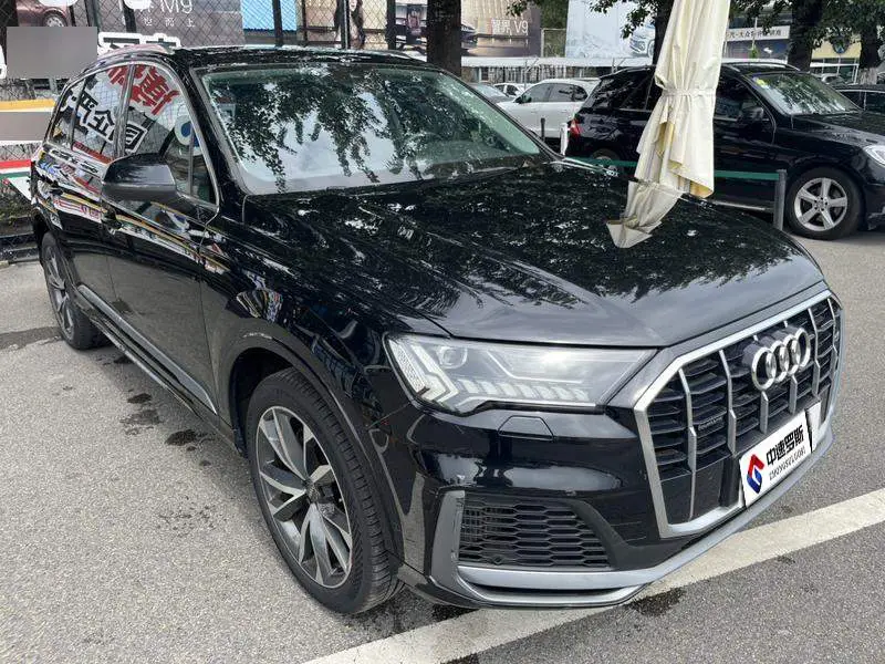 Audi Q7 2020 55 TFSI quattro S line sports model — 3