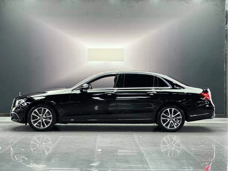 Mercedes-Benz E-Class 2019 E 300 L Fashion Edition — 3