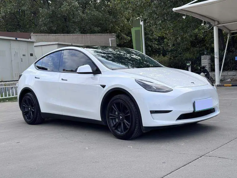 Model Y 2022 Long Range All-Wheel Drive — 3