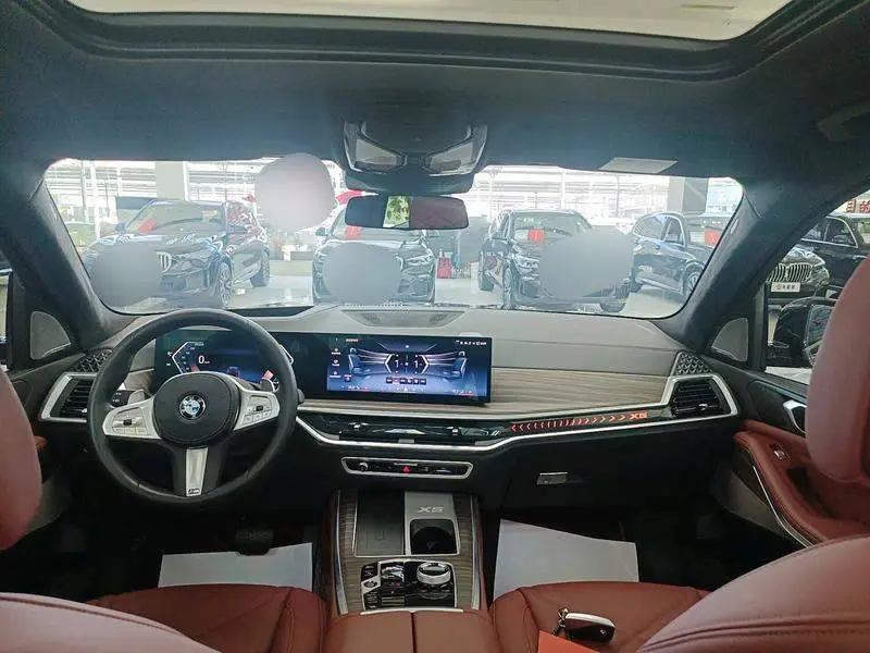 BMW X5 2023 xDrive 40Li M Sport Night Edition — 7