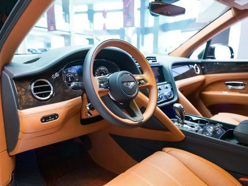 Bentayga 2025 4.0T V8 Long Wheelbase Art Edition — 18