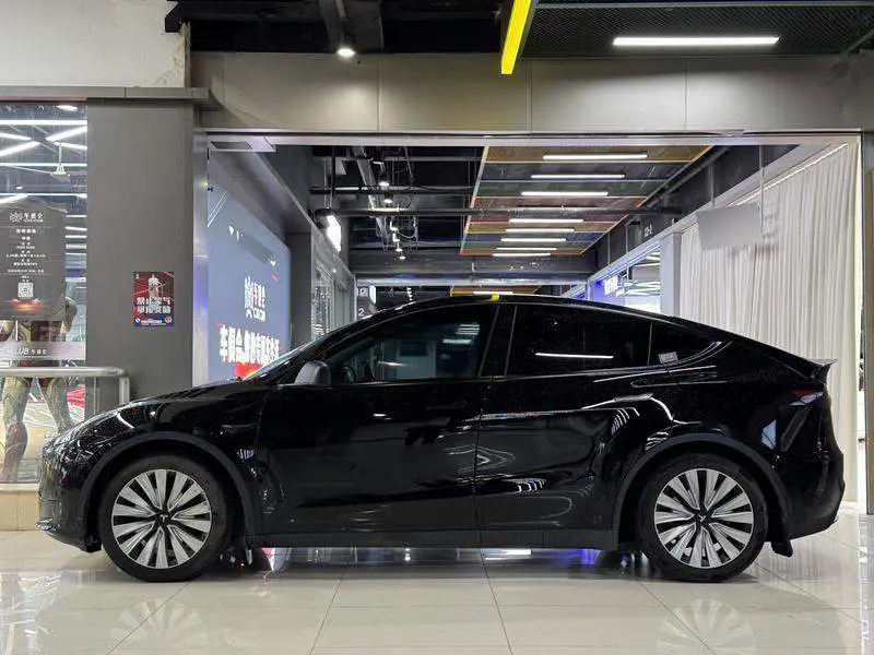 Model Y 2022 facelifted rear-wheel drive version — 4