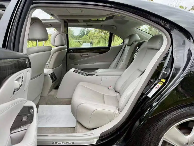 Lexus LS 2006 460L Premium Edition — 16
