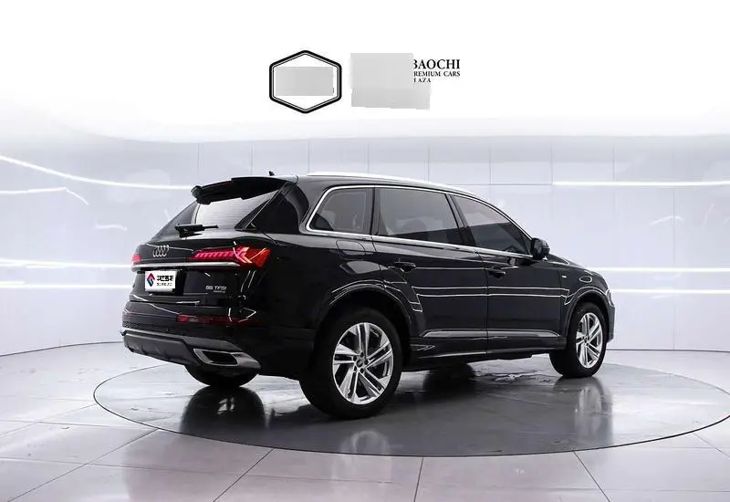Audi Q7 2023 45 TFSI quattro S line sports model — 4