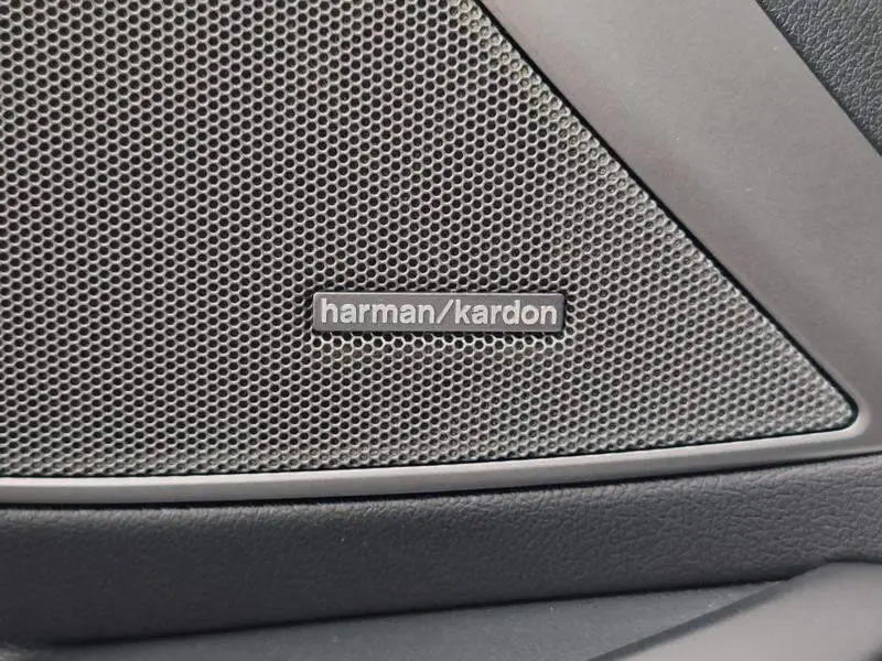 BMW i3 2023 eDrive 40 L Night Sport Package — 9