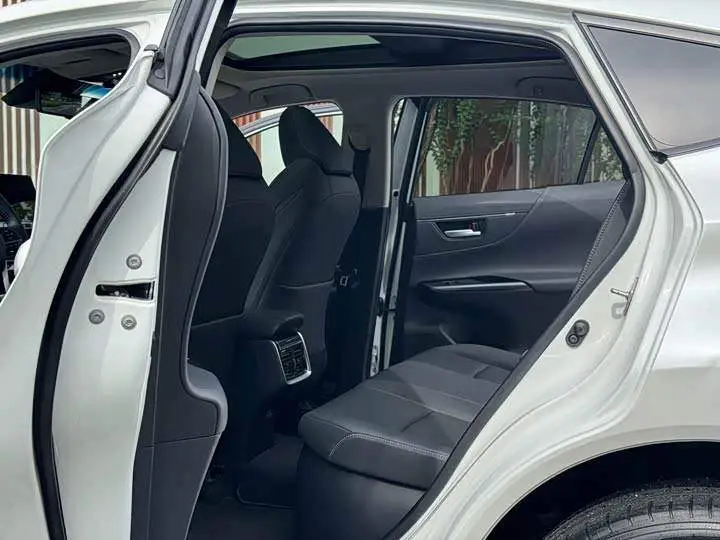 Venza 2022 Hybrid 2.5L CVT 4WD Ultimate Edition — 14