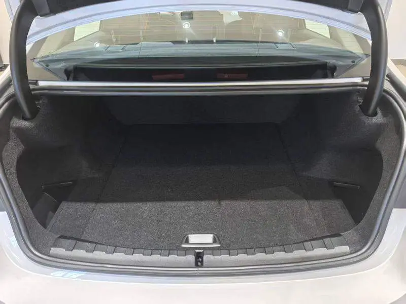 BMW i3 2025 eDrive 40 L Night Edition — 11