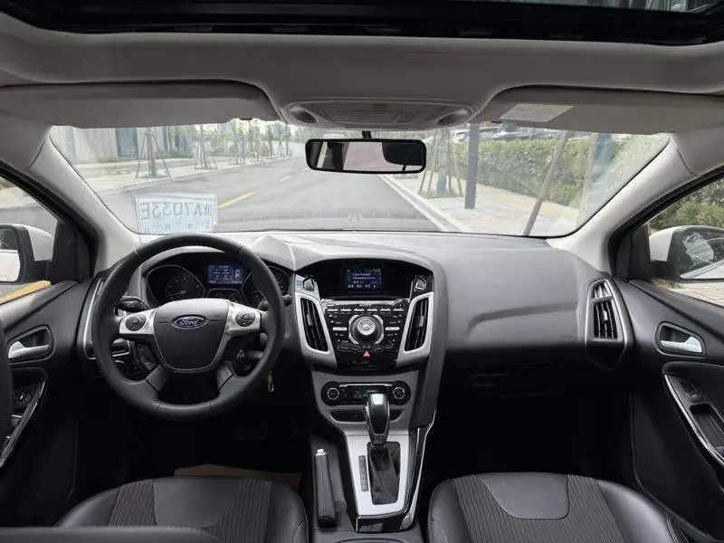 Fox 2012 Hatchback 2.0L Automatic Luxury Sports — 8