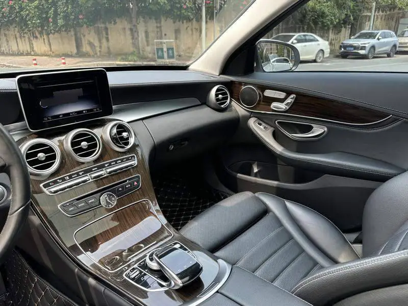 Mercedes-Benz C-Class 2015 facelifted C 200 L — 9