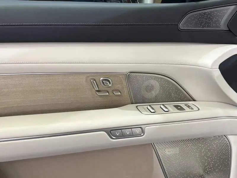 NIO ES8 2026 Six-Seat Executive Signature Edition — 12