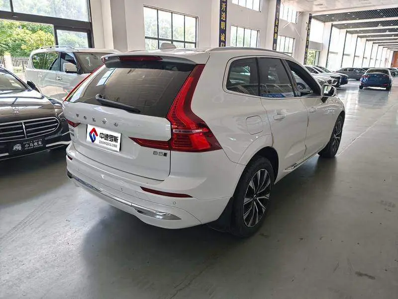 Volvo XC60 2024 B5 4WD Zhiyuan Deluxe Edition — 4