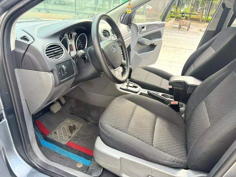 Fox 2012 Hatchback Classic 1.8L Automatic Basic Model — 10