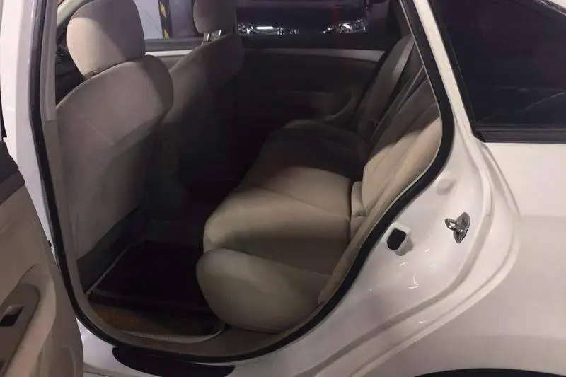 Sylphy 2016 Classic 1.6XE Automatic Comfort Edition — 16