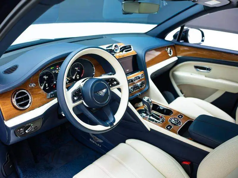 Bentayga 2023 4.0T V8 Long Wheelbase Yadu Edition — 17