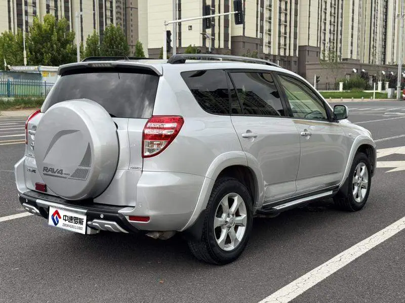 RAV4 Rongfang 2009 2.4L Automatic Luxury Navigation Edition — 7