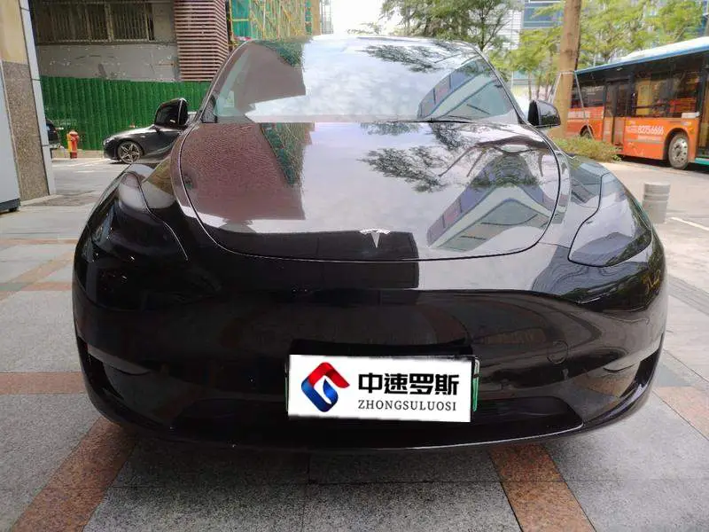 Model Y 2021 Long Range All-Wheel Drive — 2
