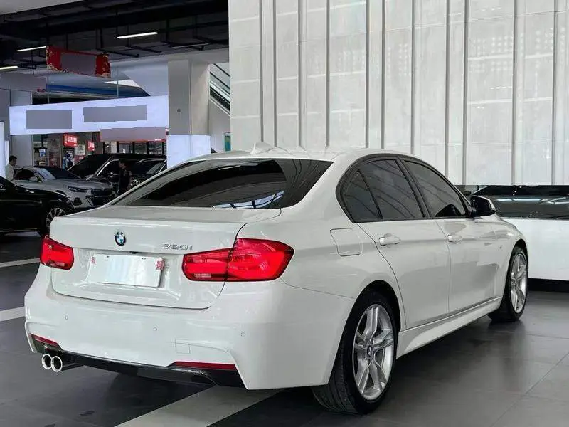 BMW 3 Series 2018 320i M Sport Package — 6