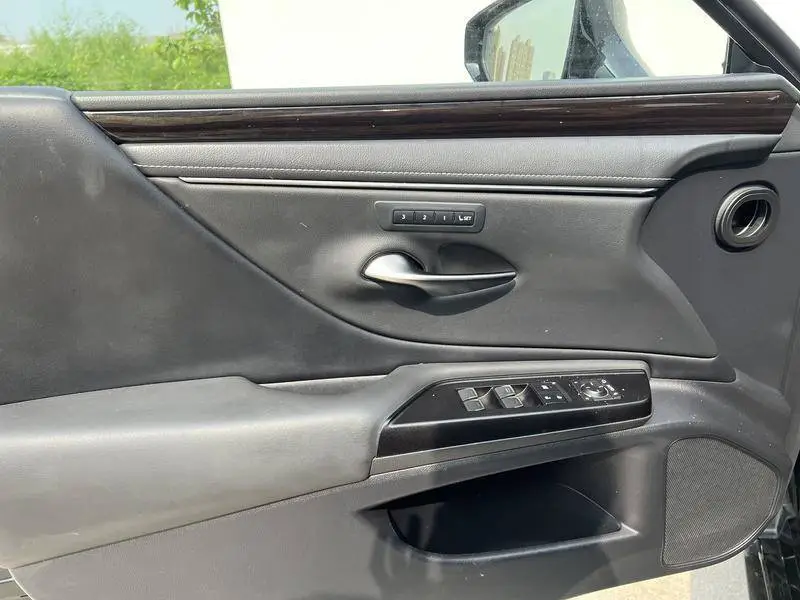 Lexus ES 2021 200 Deluxe Edition — 8