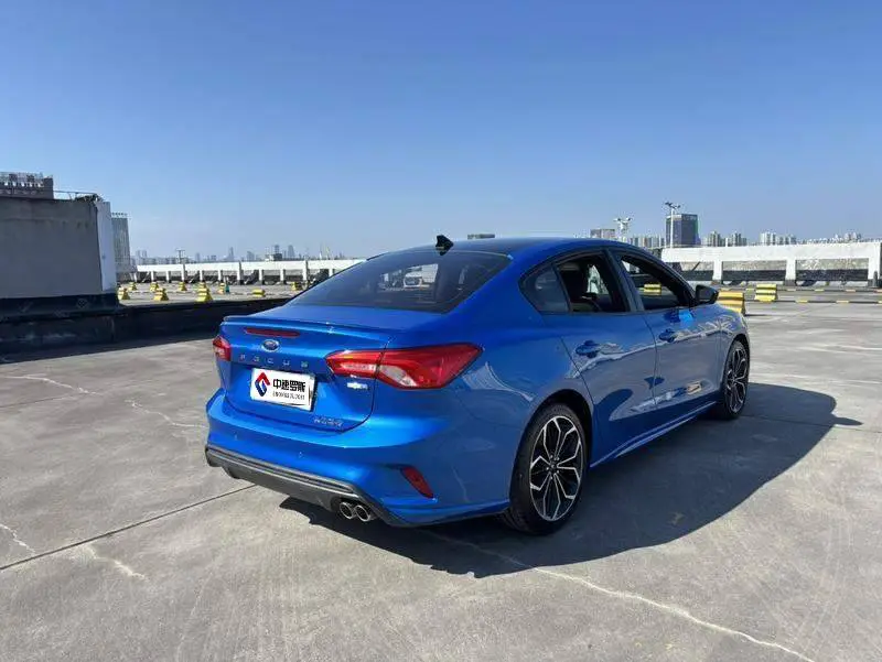 Fox 2020 Sedan EcoBoost 180 Automatic ST Line — 7