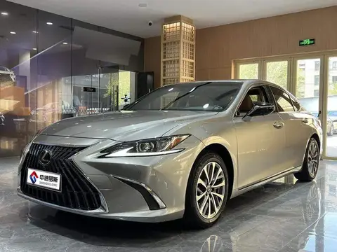 Lexus ES 2022 300h Excellence Edition