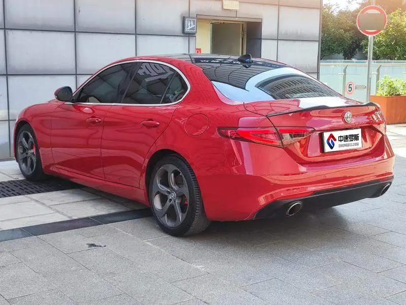 Giulia 2017 2.0T 200HP Deluxe Edition — 4