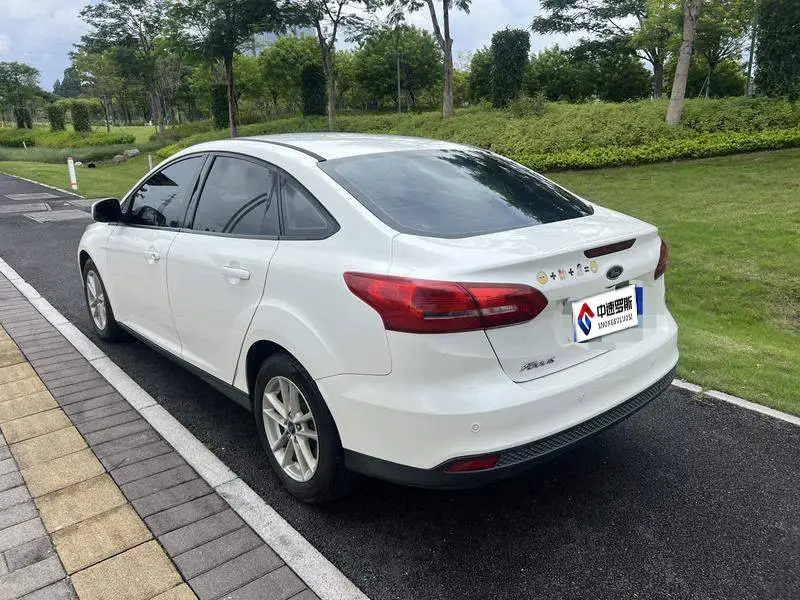 Fox 2015 Sedan 1.6L Automatic Fashion Edition — 4