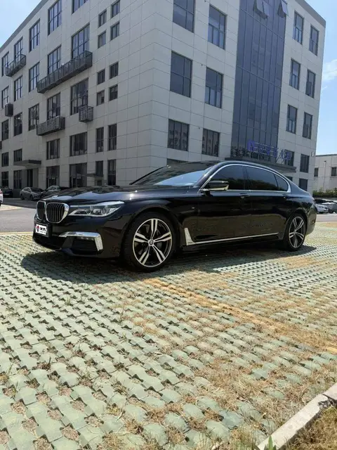 BMW 7 Series 2018 740Li xDrive Premium M Sport Package