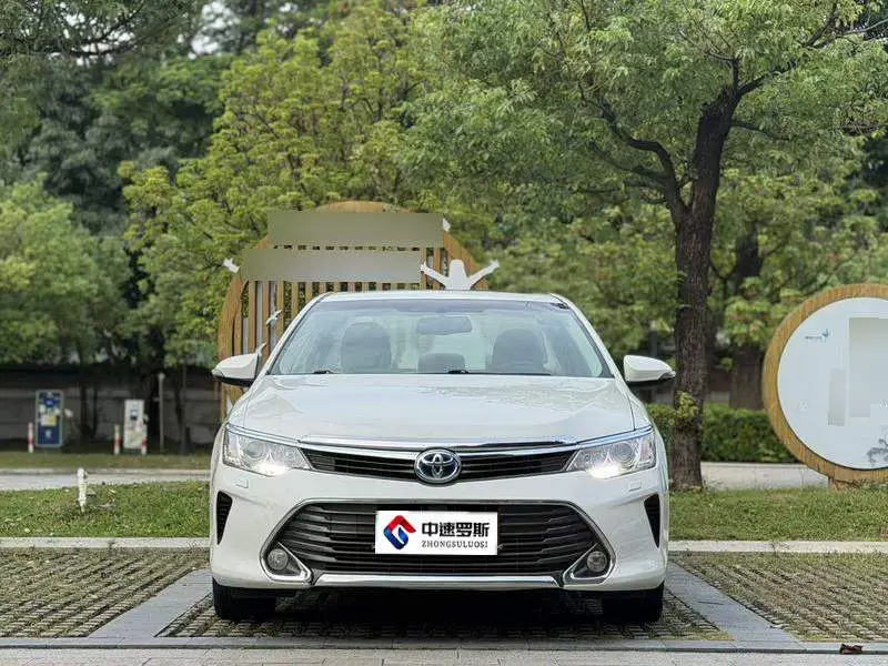 Camry 2015 Hybrid 2.5HG Luxury Navigation Edition — 2
