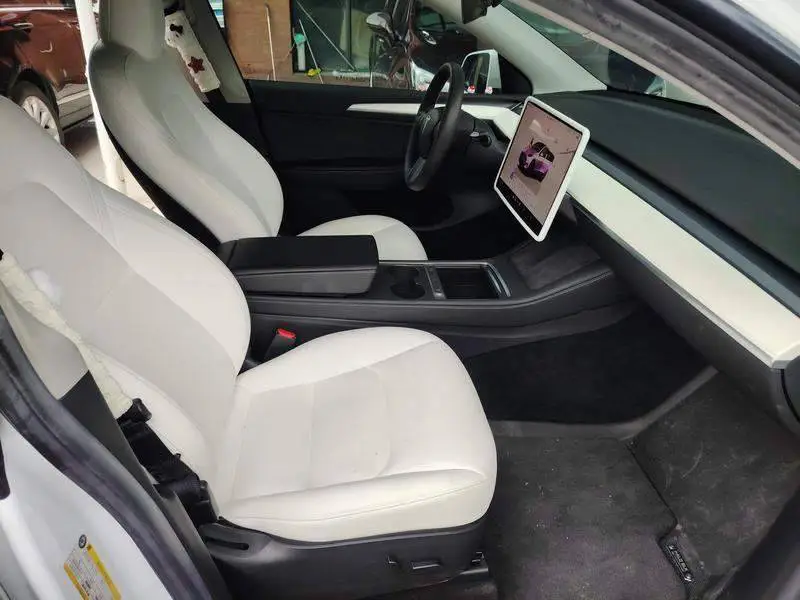 Model Y 2022 Performance All-Wheel Drive — 12