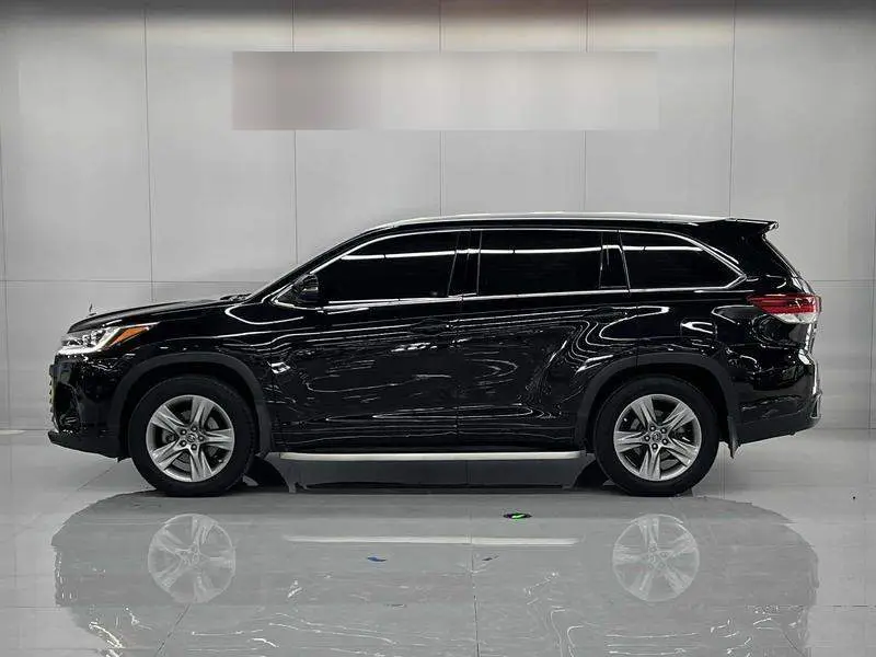 Highlander 2018 2.0T 4WD Premium Edition 7 Seaters National VI — 4