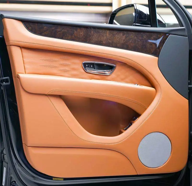 Bentayga 2025 4.0T V8 Long Wheelbase Art Edition — 10