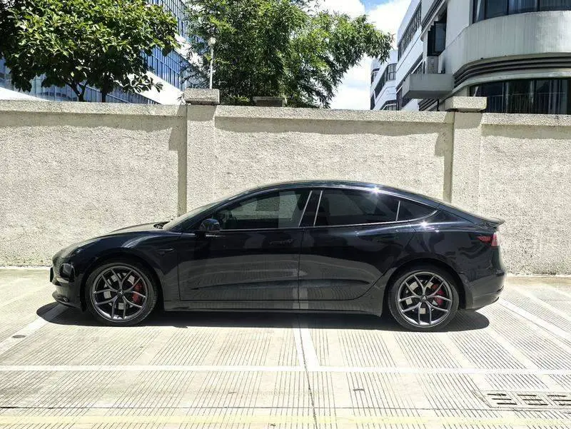 Model 3 2022 Performance All-Wheel Drive — 2