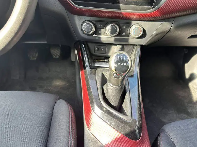 Bluebird 2016 1.6L Manual Fashion Edition — 12
