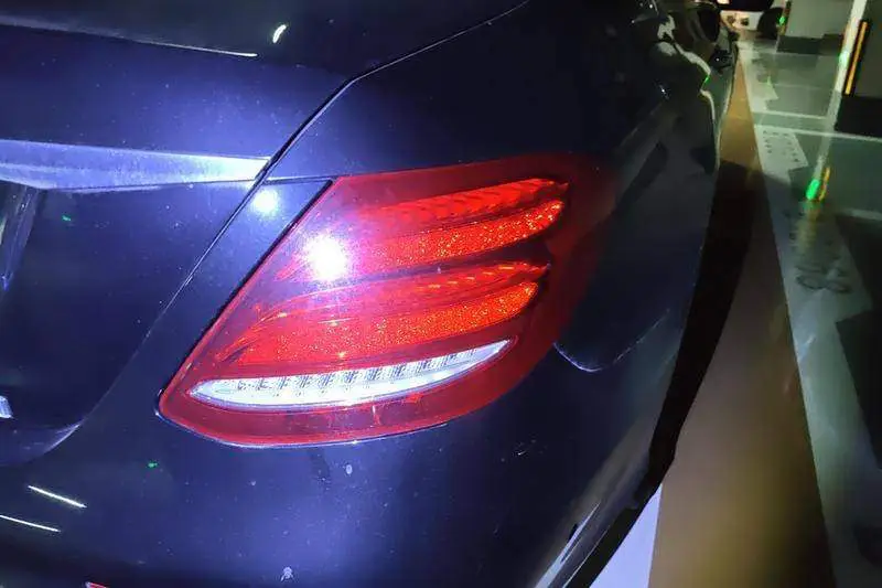 Mercedes-Benz E-Class 2018 E 200 L Sports — 9