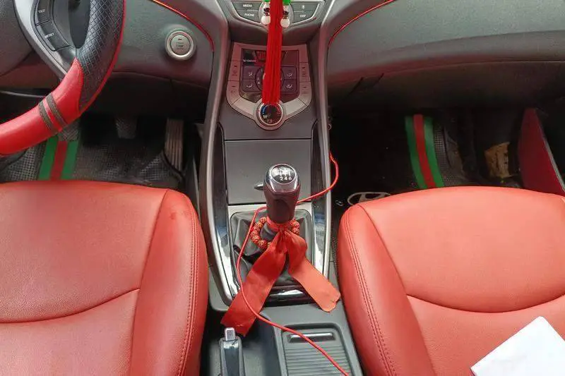 Elantra 2016 1.6L Manual Premium — 14